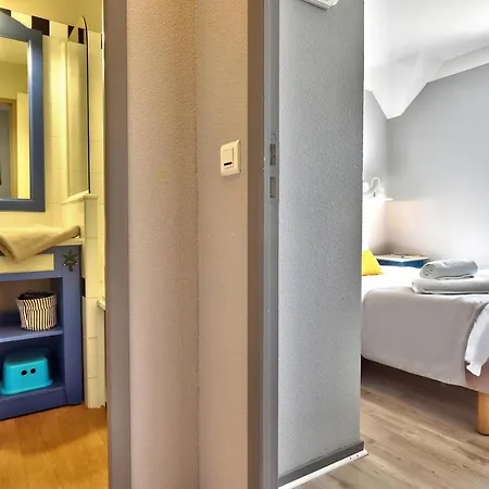 LocaLise - Maison E2 au Guilvinec - A 20m de la mer avec jardin et piscine - Tout à pied, plage, port, centre commerces, marché - Wifi inclus - Vue mer de la chambre - Animaux bienvenus - Linge de lit inclus Exterior foto